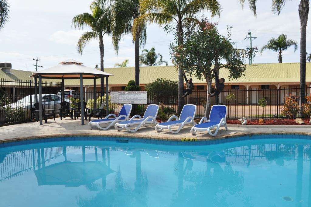 Pinjarra Resort Bagian luar foto